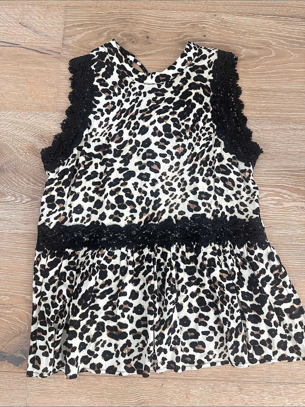 Love on a Hanger Leopard Print Top Women’s Size Small